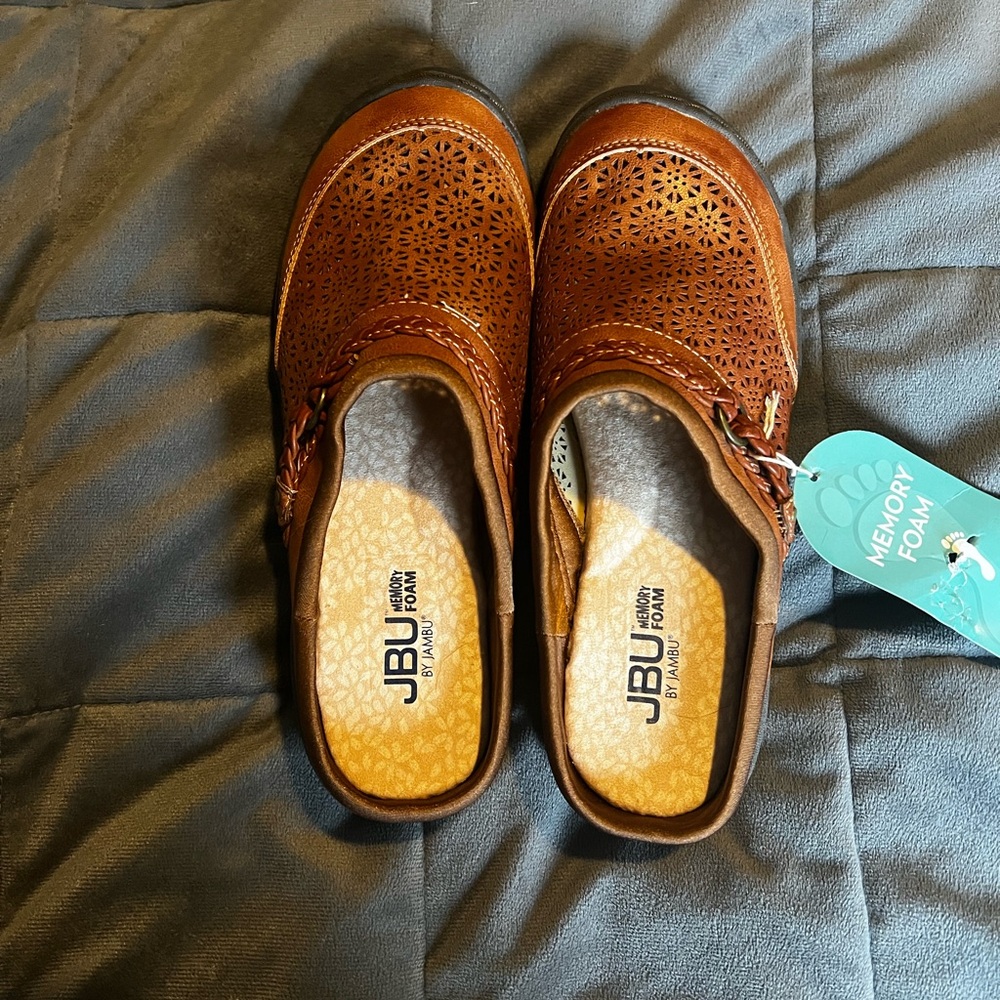 JBU Samaria Mules Flats.  New with tags! - Picture 2 of 6
